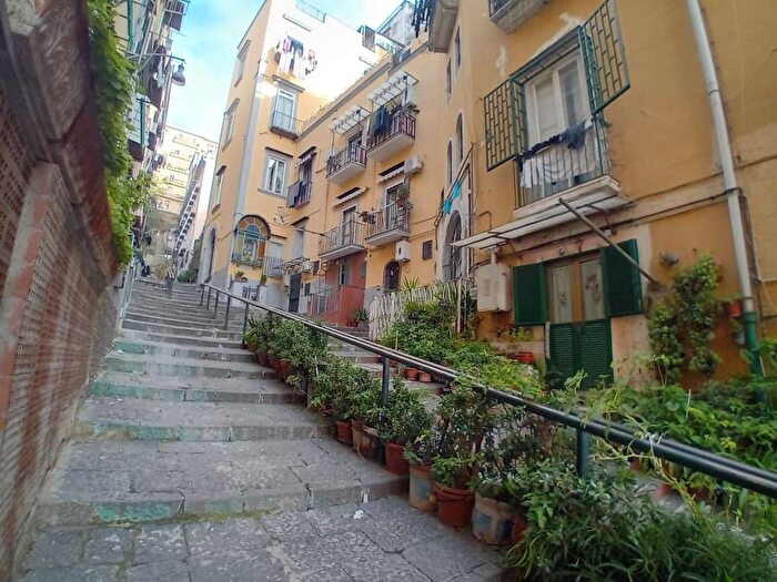 Appartamento bilocale in affitto in Vico S Maria Apparente, Chiaia, Napoli