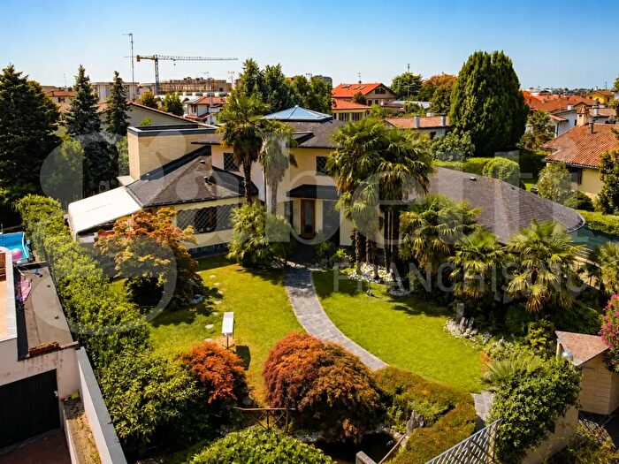 Casa con 5 locali in vendita in Trezzano Sul Naviglio
