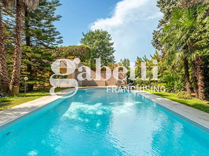 Casa con 10 locali in vendita in Via del Mare, Marano Di Napoli