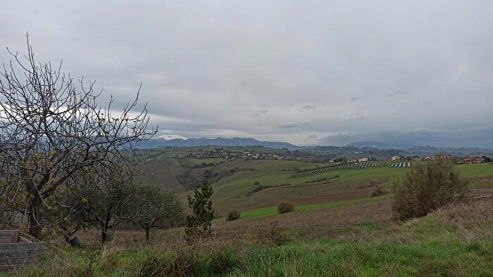 Casa con 10 locali in vendita in Falerone