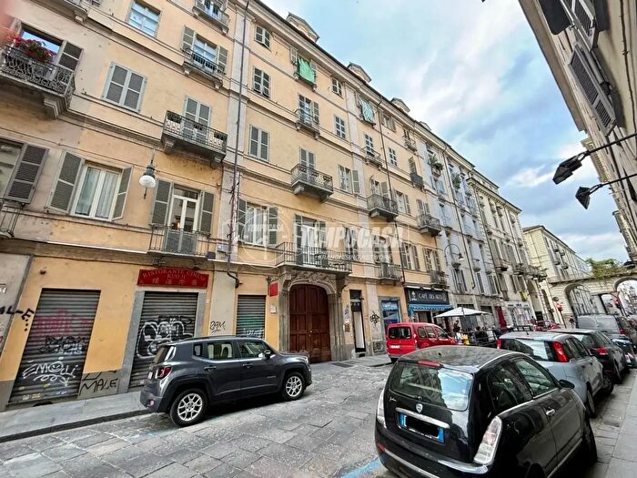Appartamento quadrilocale in vendita in Via San Massimo, Torino