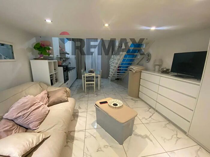 Casa trilocale in vendita in Via Vittorio Emanuele, Giardini Naxos