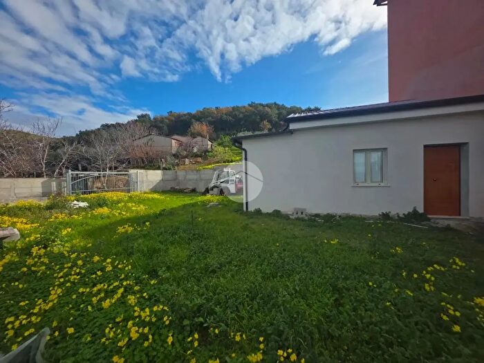 Appartamento bilocale in vendita in Via SantAndrea, Santa Maria Del Cedro