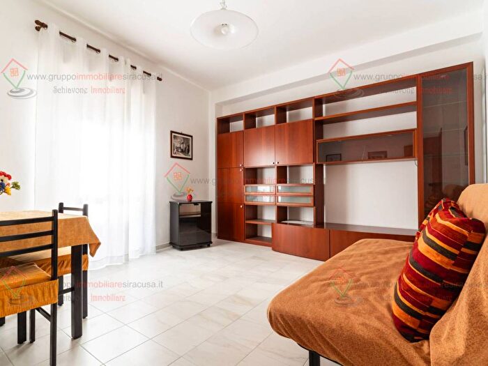 Appartamento trilocale in affitto in Via Bainsizza, Borgata Santa Lucia, Siracusa