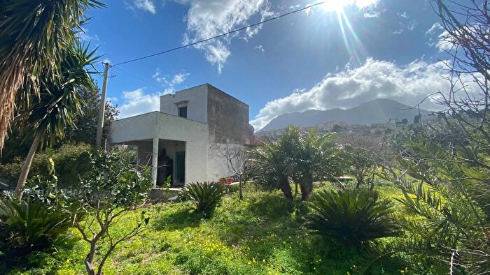 Casa quadrilocale in vendita in Carini