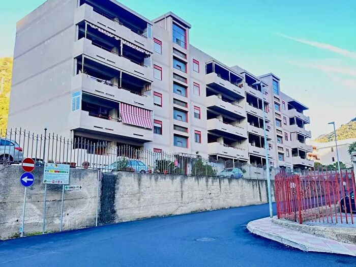 Appartamento con 5 locali in vendita in Via Manganaro, Messina