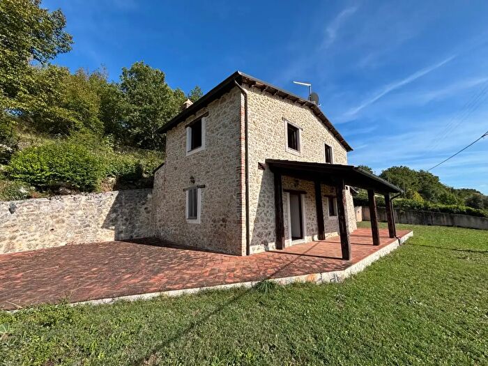Casa trilocale in vendita in Via Roma, Rocca Sinibalda