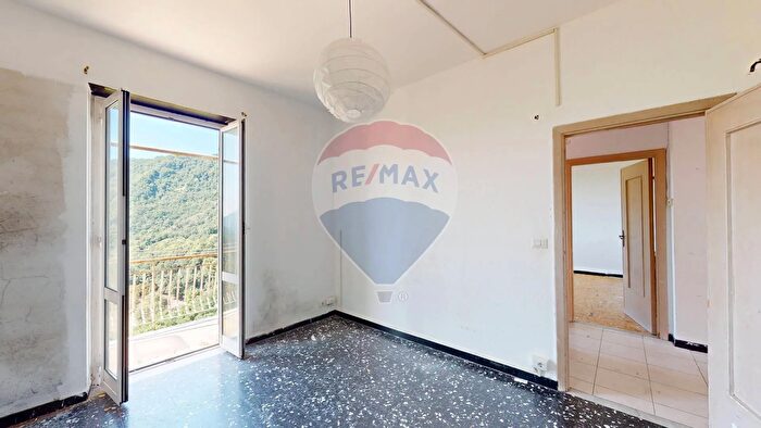 Appartamento quadrilocale in vendita in Via Garaventa, Uscio