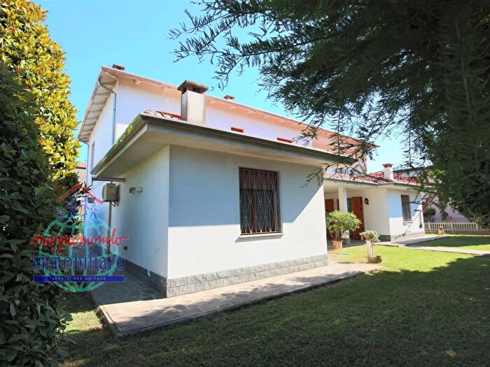 Casa con 5 locali in vendita in Via Mario Fiocchi, Crevalcore