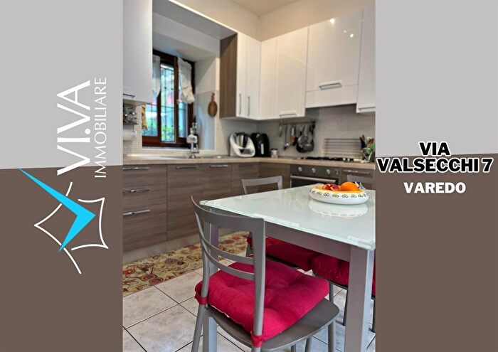 Appartamento trilocale in vendita in Via Bagatti Valsecchi, Varedo