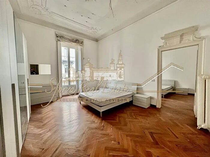 Appartamento quadrilocale in affitto in Via Spartaco, Milano