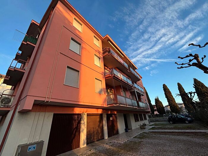 Appartamento trilocale in vendita in Via Lelio Silva, Desenzano Del Garda