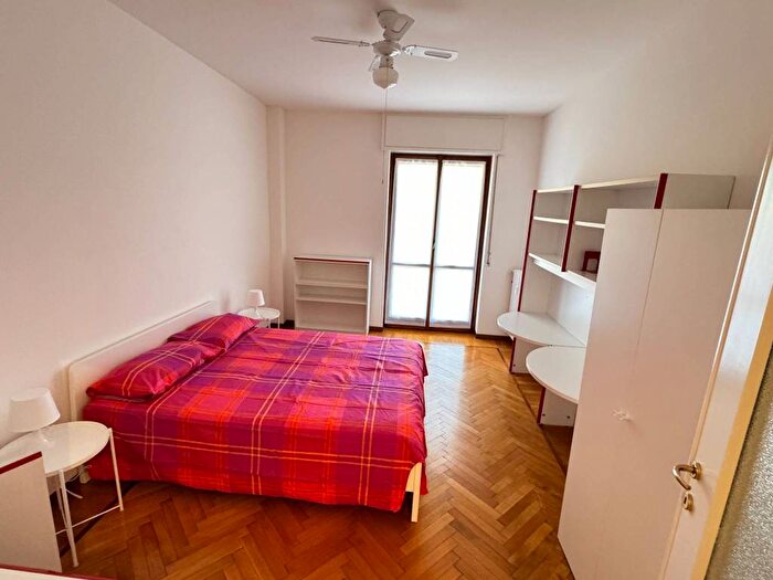 Appartamento trilocale in affitto in Via Vespri Siciliani, Giambellino, Milano
