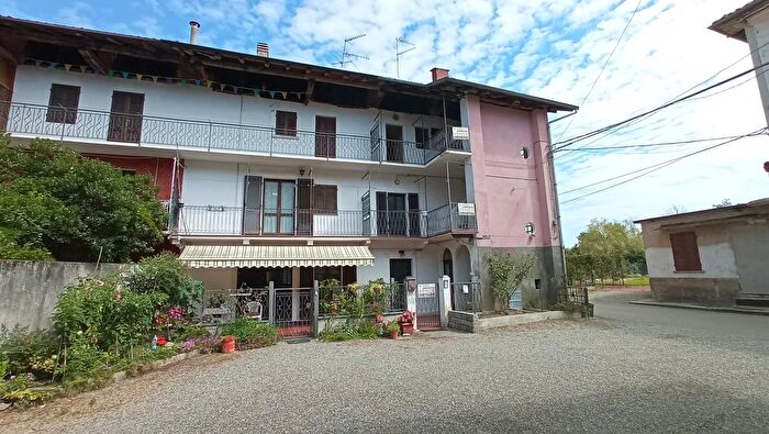 Appartamento con 8 locali in vendita in Cascina Stoccada, Cavallirio