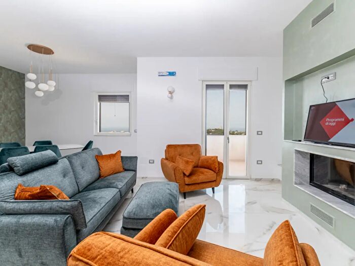 Appartamento con 6 locali in vendita in Via Dottor Filippo Anglani, Ostuni