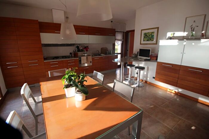 Casa con 8 locali in vendita in Godega Di SantUrbano