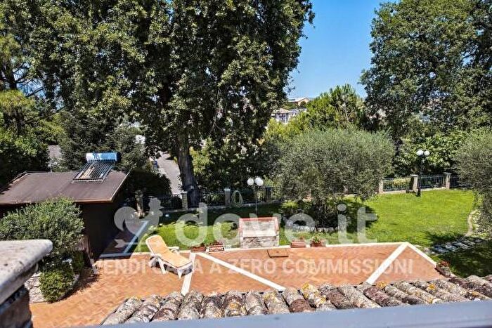 Casa con 5 locali in vendita in Via Avellino d, Folignano