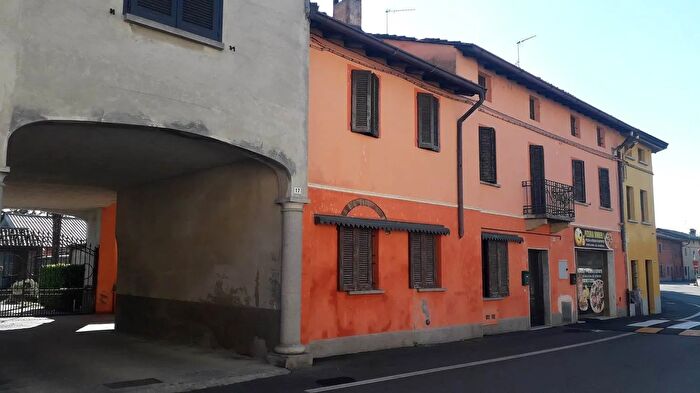 Casa con 10 locali in vendita in Cremosano, Casaletto Vaprio