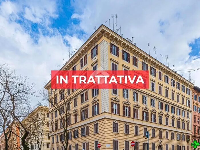 Appartamento trilocale in affitto in Via Catone, Roma