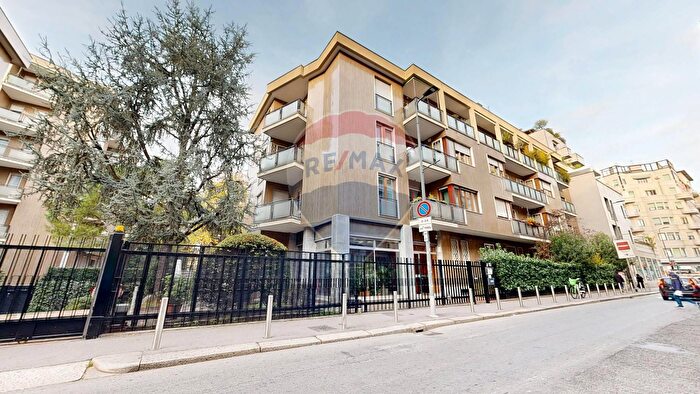 Appartamento bilocale in affitto in Via Popoli Uniti, Milano