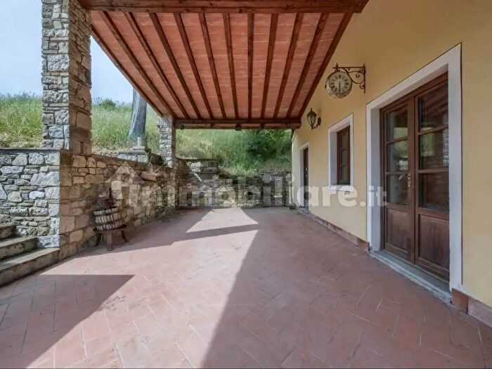 Appartamento con 10 locali in vendita in Scarperia e San Piero