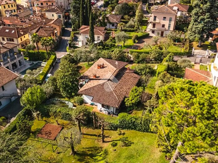 Casa con 6 locali in vendita in Via Fiume, Gardone Riviera