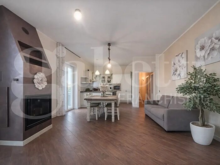 Appartamento quadrilocale in vendita in Via Martiri d Ungheria Snc, Scafati