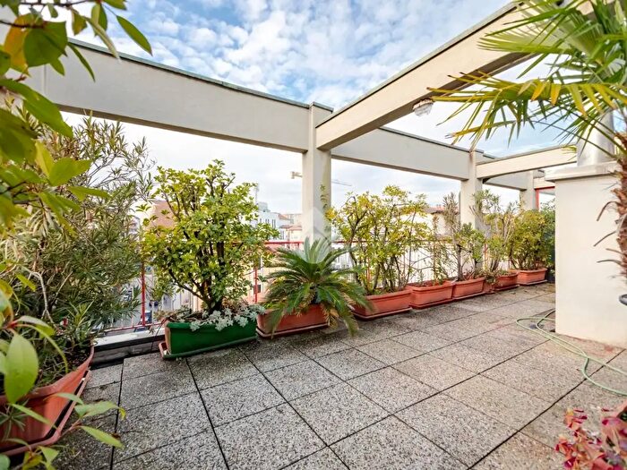 Appartamento trilocale in affitto in Via Salvator Rosa, Milano