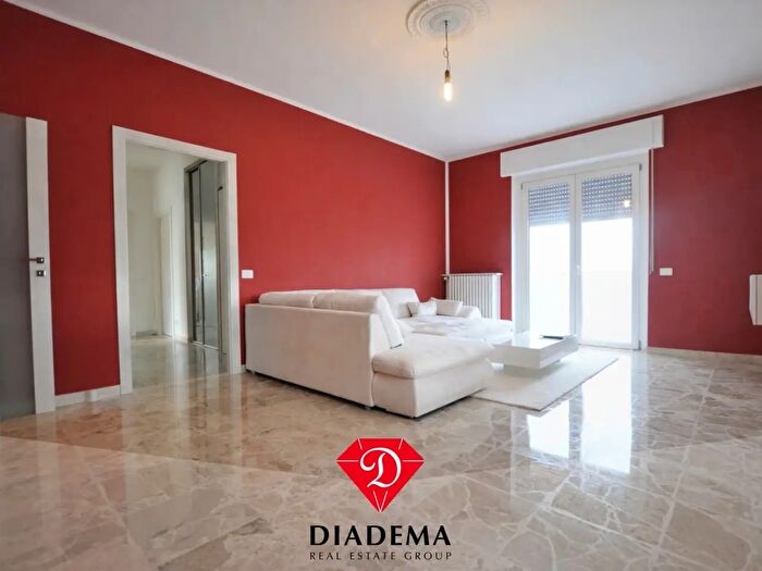 Appartamento trilocale in vendita in Via Pascoli, Besnate