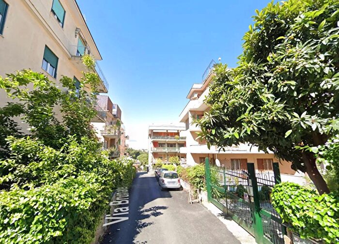 Appartamento bilocale in vendita in Via Brunate, Roma