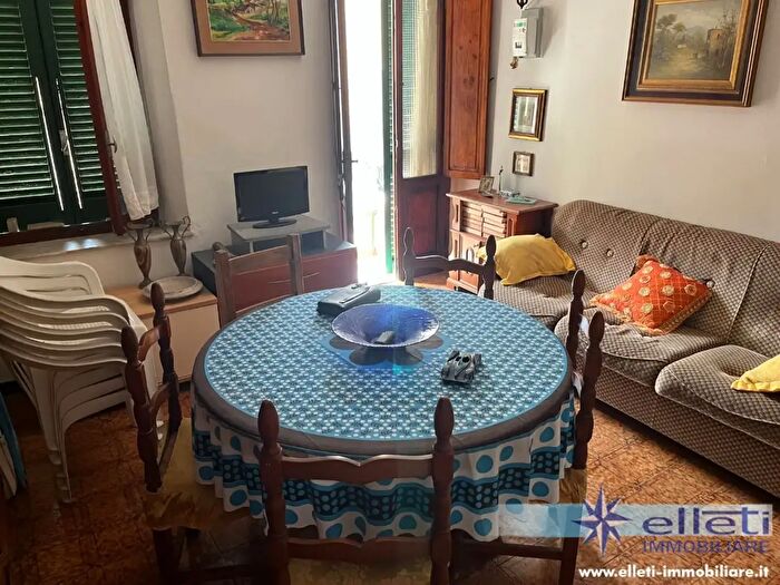 Casa quadrilocale in vendita in Massa
