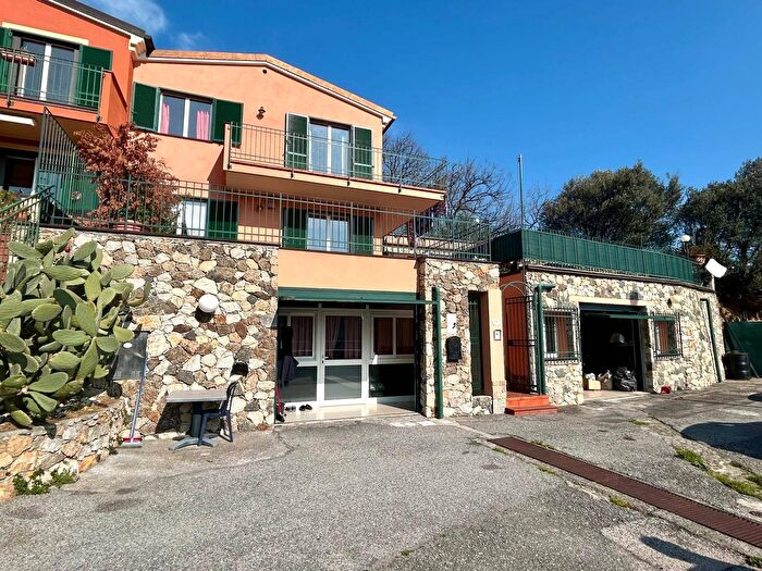 Casa con 8 locali in vendita in Poggio del Sole, Albissola Marina