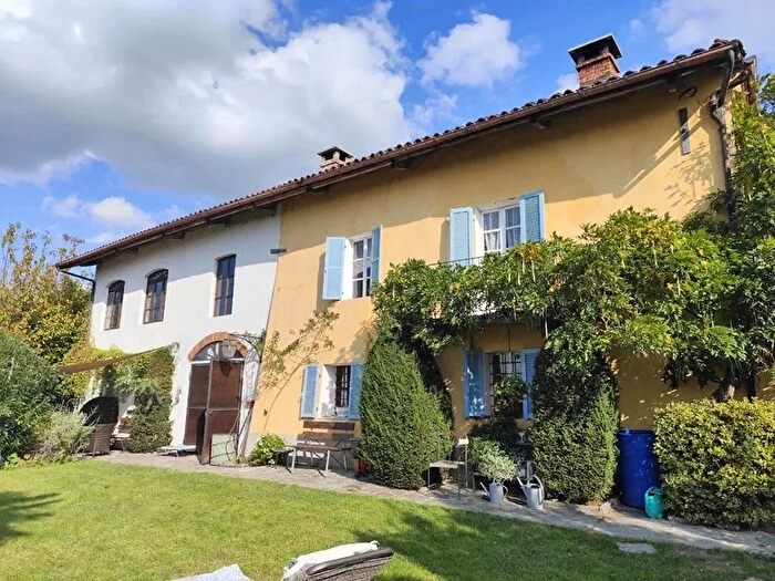 Casa con 7 locali in vendita in Clavesana