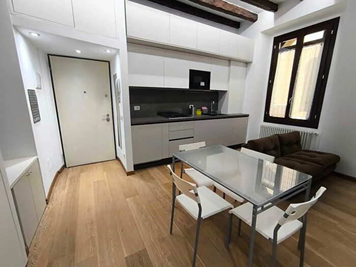 Appartamento in affitto in Via dei Fabbri, Milano