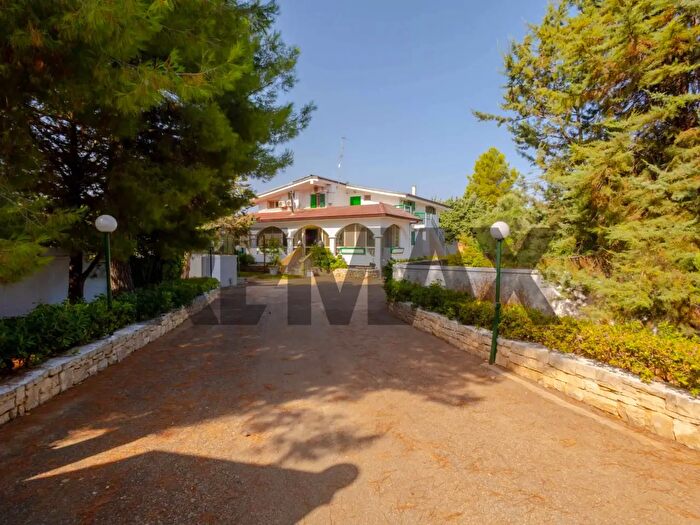 Casa con 20 locali in vendita in Contrada Tenente Snc, Sannicandro Di Bari