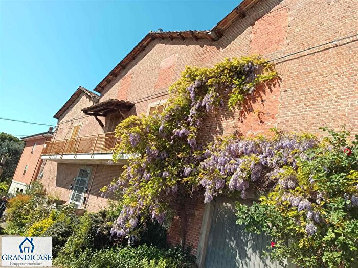 Casa con 10 locali in vendita in Via IV Novembre, Murisengo