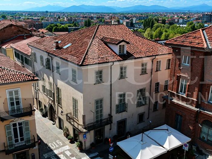 Appartamento quadrilocale in vendita in Via San Martino, Moncalieri