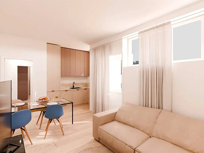 Appartamento trilocale in vendita in Via Creta, Milano