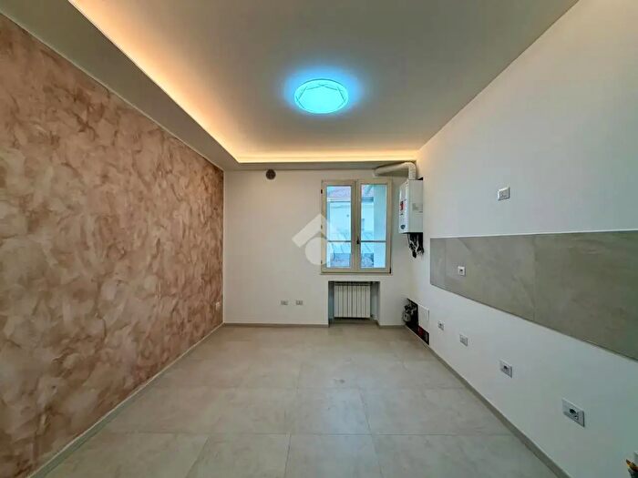 Appartamento trilocale in vendita in Via G Camozzi, Brescia