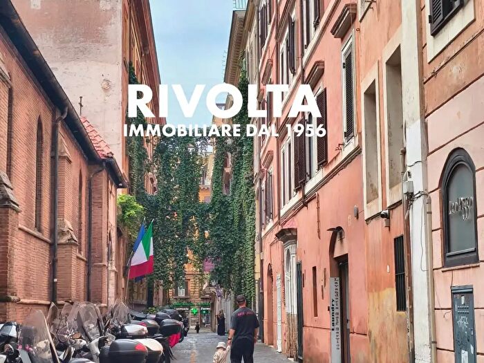 Appartamento trilocale in vendita in Via del Babuino, Roma