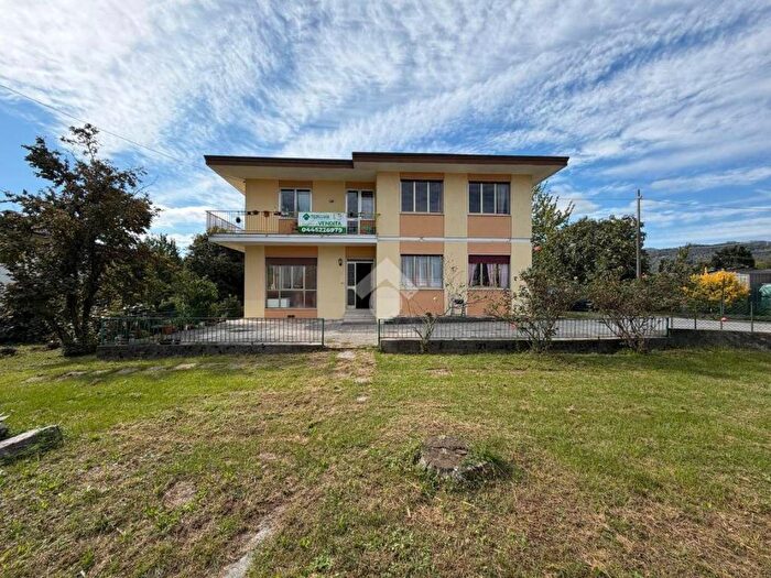 Casa quadrilocale in vendita in Via Pio X, Centro, Schio