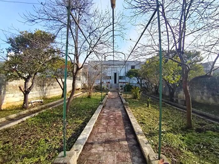 Casa con 5 locali in vendita in Via Vito Circolone, Maglie