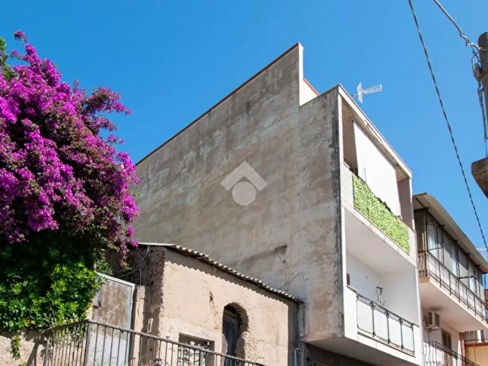 Appartamento quadrilocale in vendita in Via Principe in S Filippo Inferiore, Messina