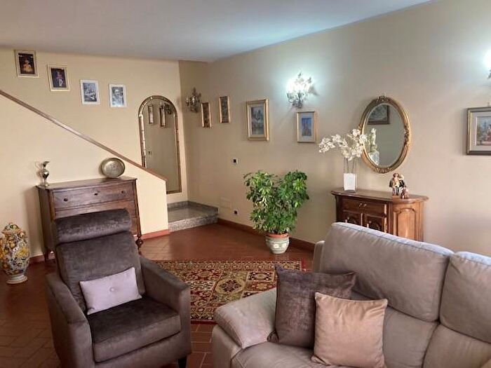 Casa con 9 locali in vendita in Pisa