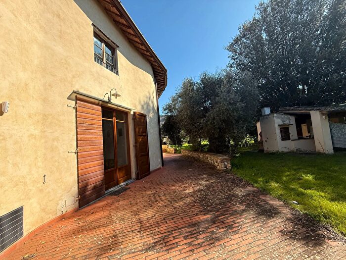 Appartamento con 15 locali in vendita in Via dellArno, Fiesole