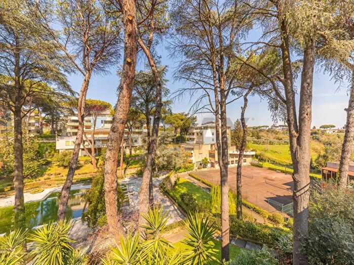 Casa con 20 locali in vendita in Via Cassia, Roma