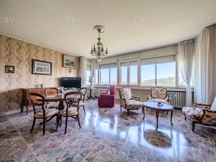 Appartamento con 6 locali in vendita in Via Monte Pallotta, Urbino