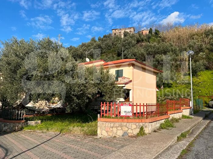 Casa quadrilocale in vendita in Loc Acquavona, Longobardi