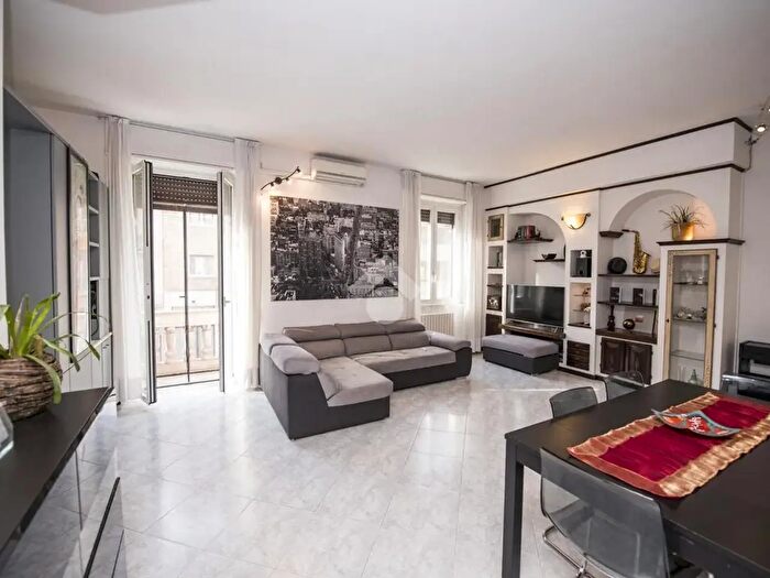 Appartamento trilocale in vendita in Via Carlo dAdda, Milano