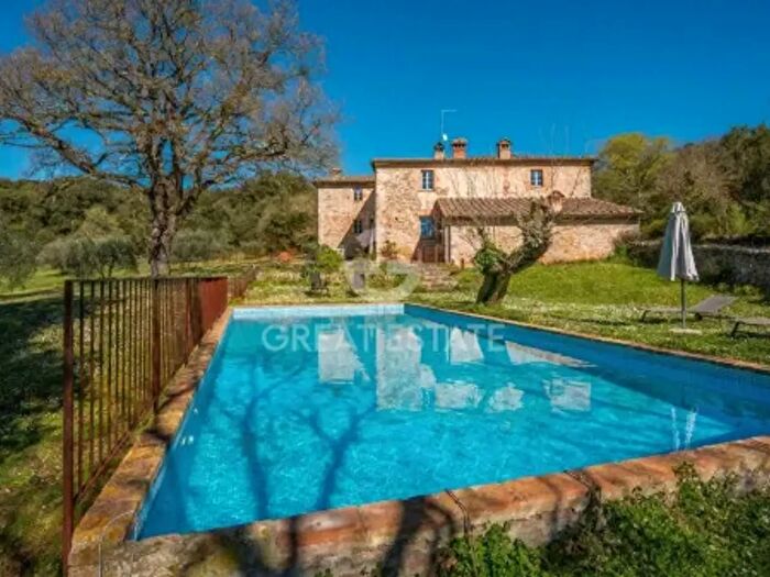Casa con 6 locali in vendita in Via Magenta, Siena